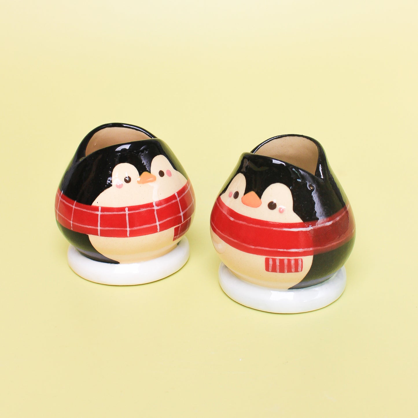 WINTER PENGUIN WHISK STAND