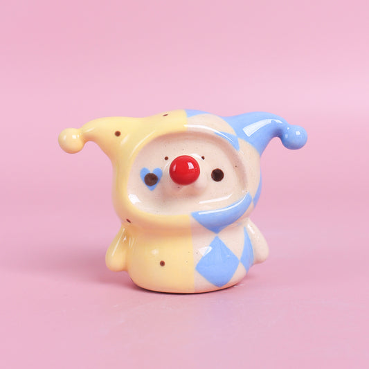 clown desk mate