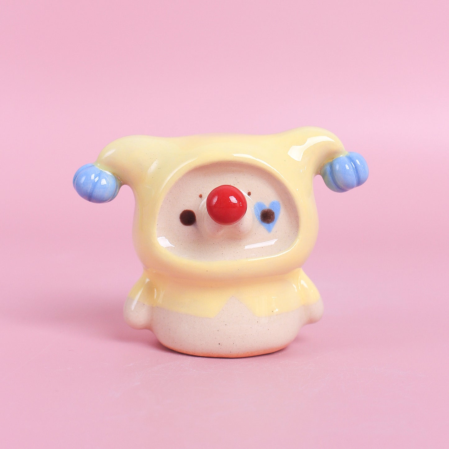 clown desk mate