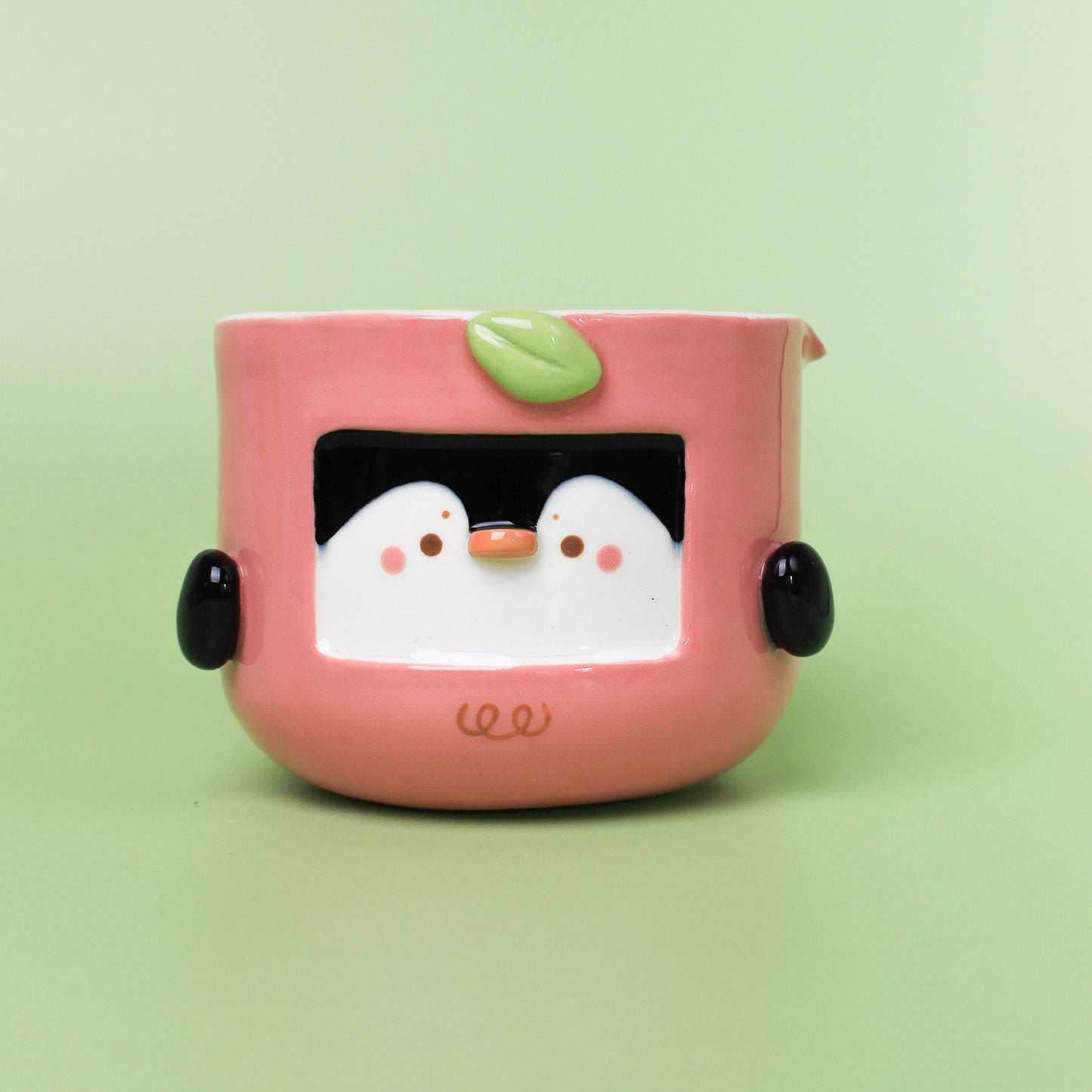 STRAWBERRY PENGUIN BOWL WITH SPOUT