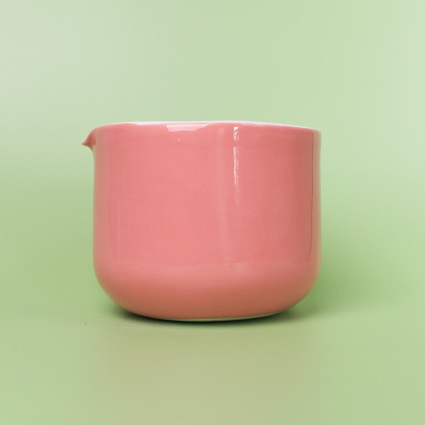 STRAWBERRY PENGUIN BOWL WITH SPOUT