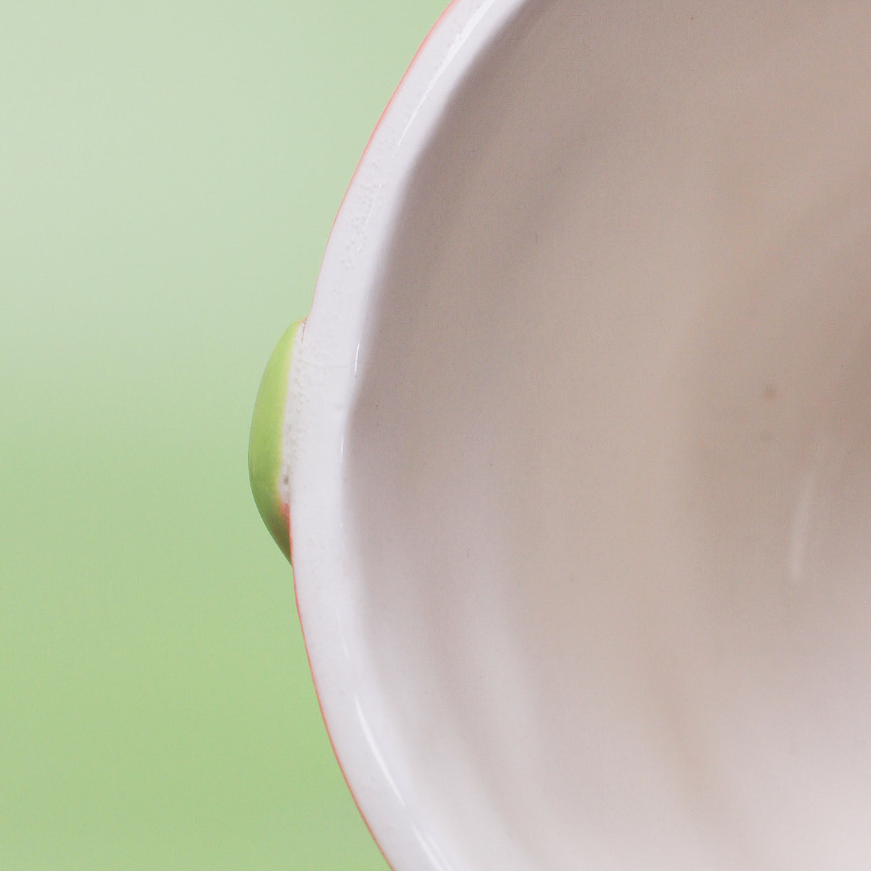 STRAWBERRY PENGUIN BOWL WITH SPOUT