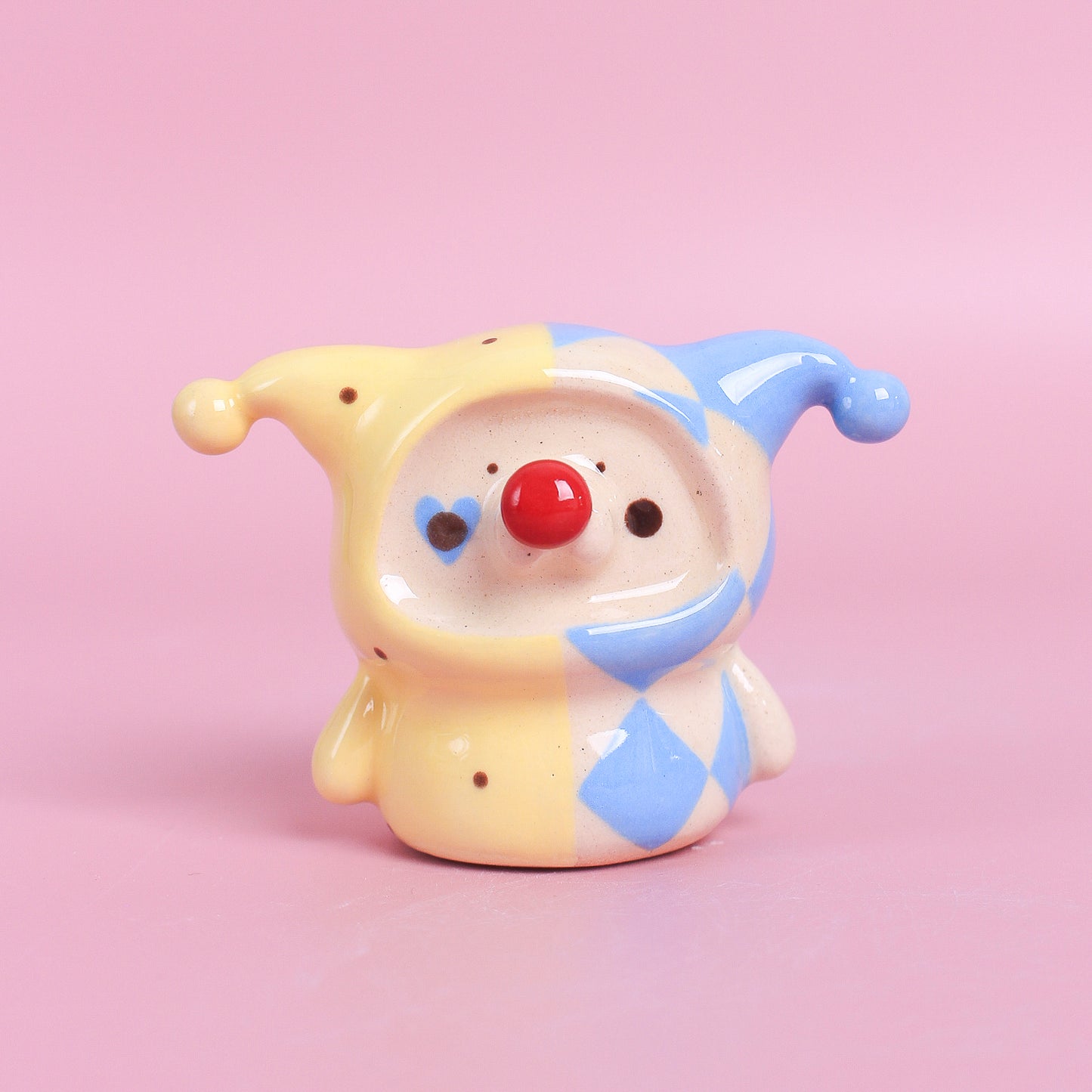 clown desk mate