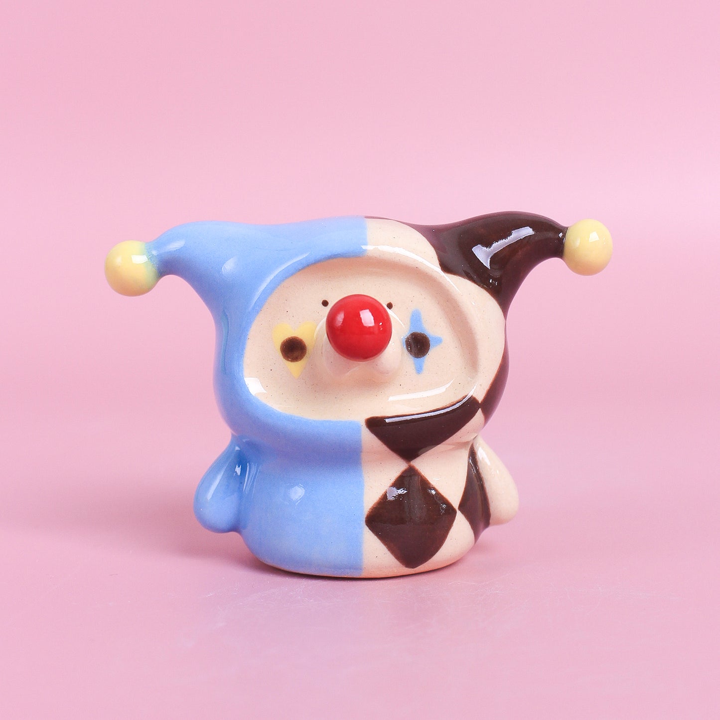 clown desk mate