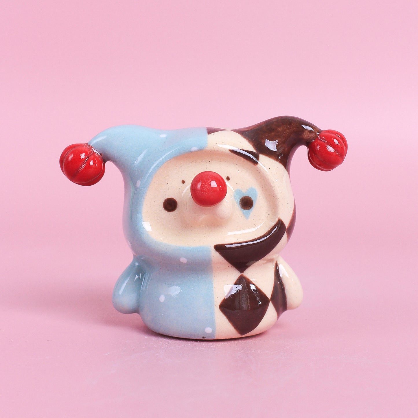 clown desk mate