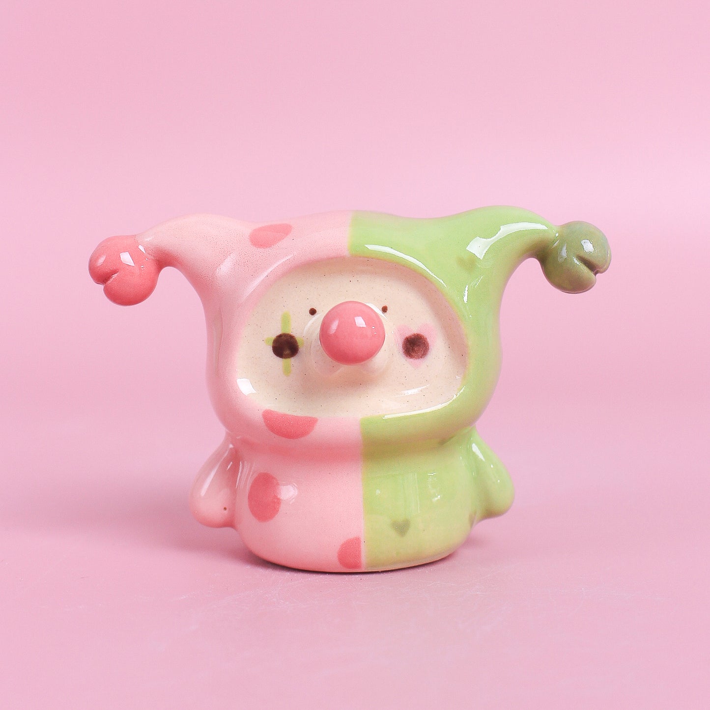 clown desk mate